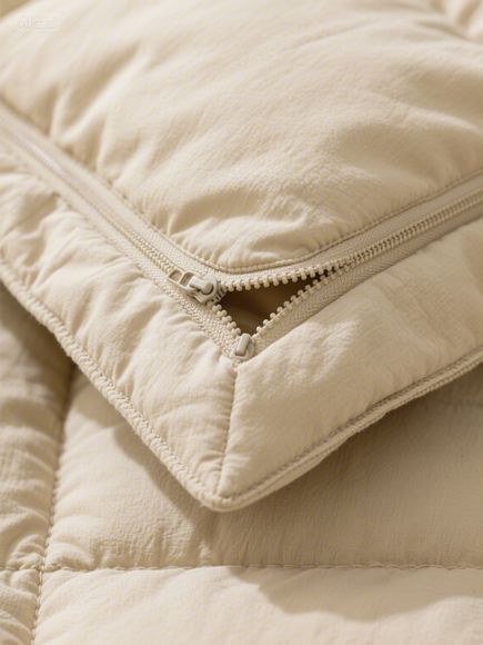 The Impact of Wear and Tear on Polyester Cotton Clothing and Blankets